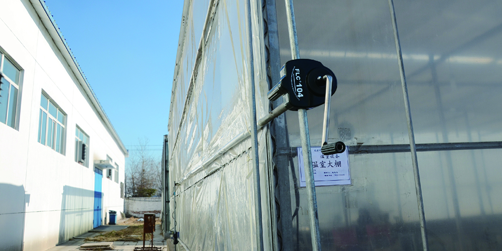 FLC®BS104手动卷膜器现场使用图（小）.jpg